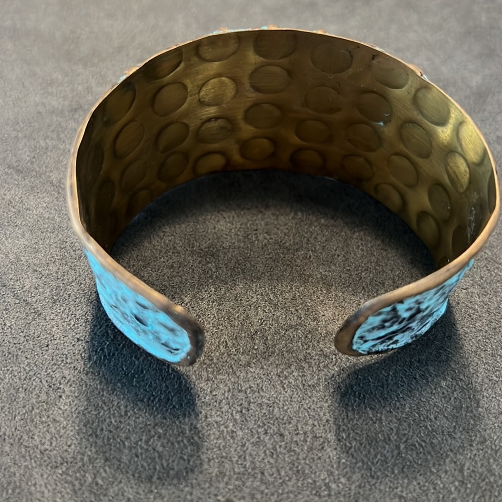 Handmade brass cuff - Picture 2 of 4